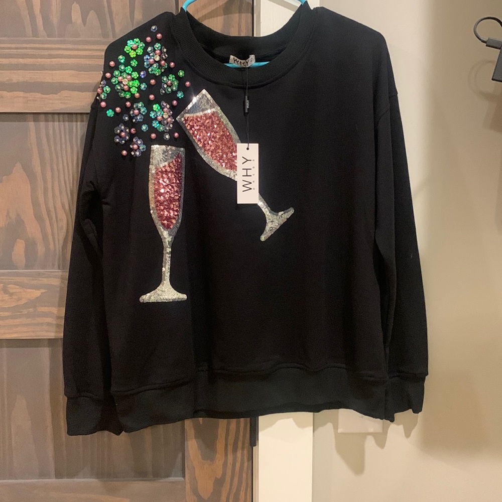 Black champagne glass sweatshirt size large